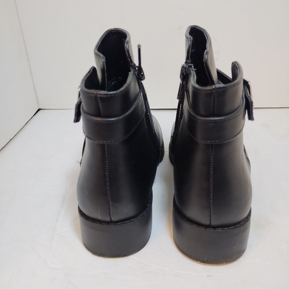 Worthington Wor Reddle SZ 7 Black Faux Leather Ankle Boots Buckle Strap Side Zip - Picture 9 of 10